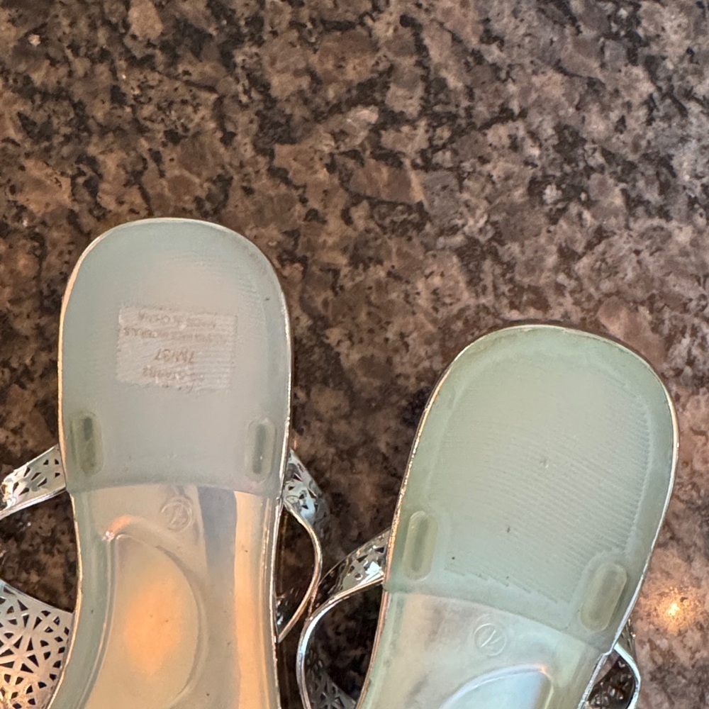 BCBGeneration Gold Cutout Sandals EUC 7 - Picture 8 of 10